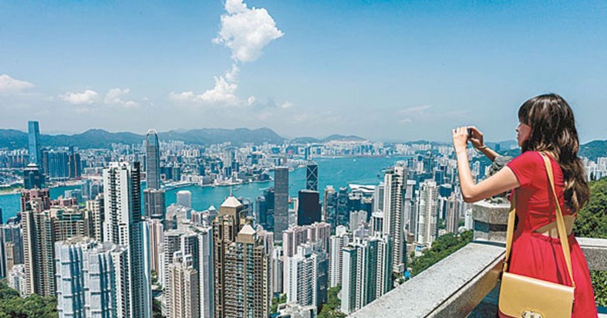 Hong Kong August Mortgage Approvals Drop Over 28% as Property Market Slows
