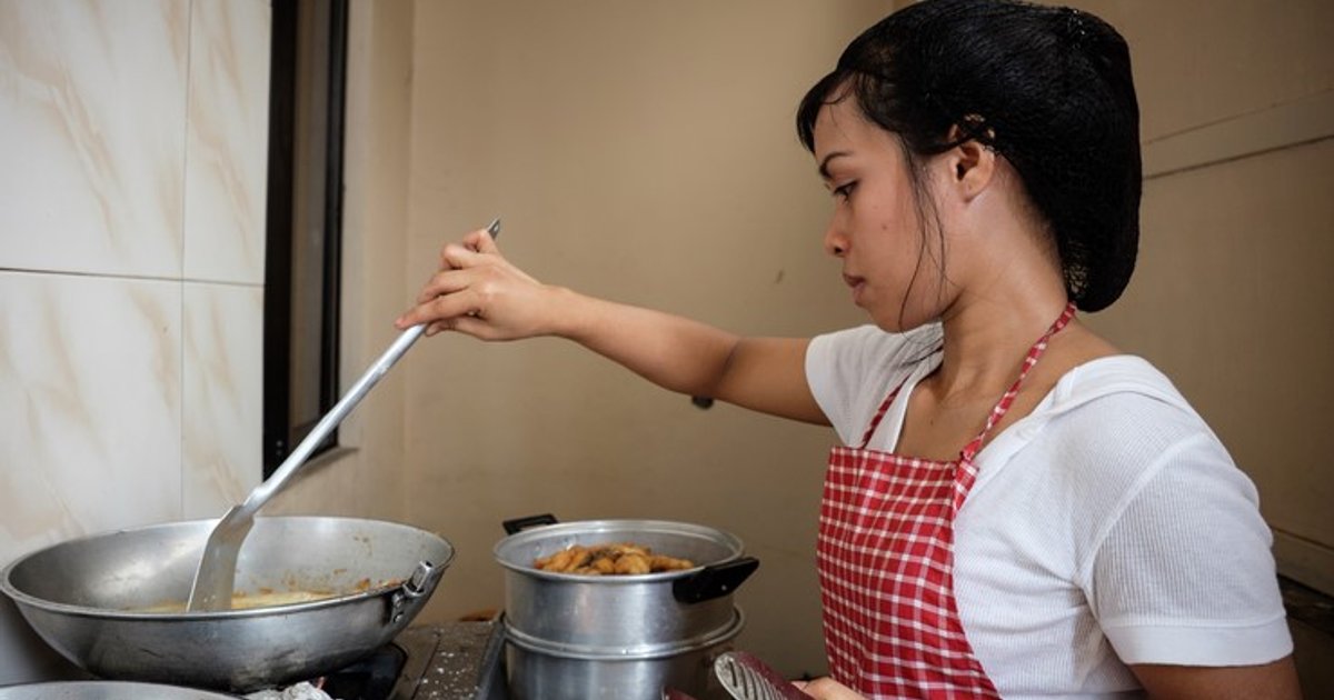 Hong Kong Domestic Worker Union Opposes Employer Pay Freeze Petition