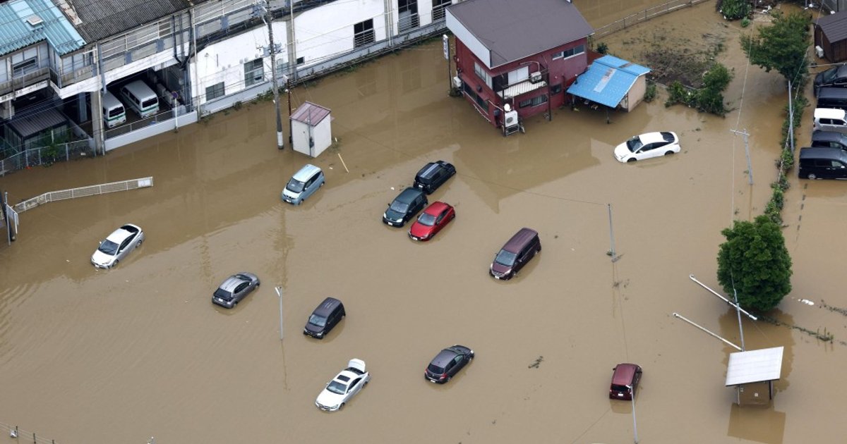 Chiba Flooding Death Toll Rises to 13 as 2,700 Waterlogged Cars Block Roads