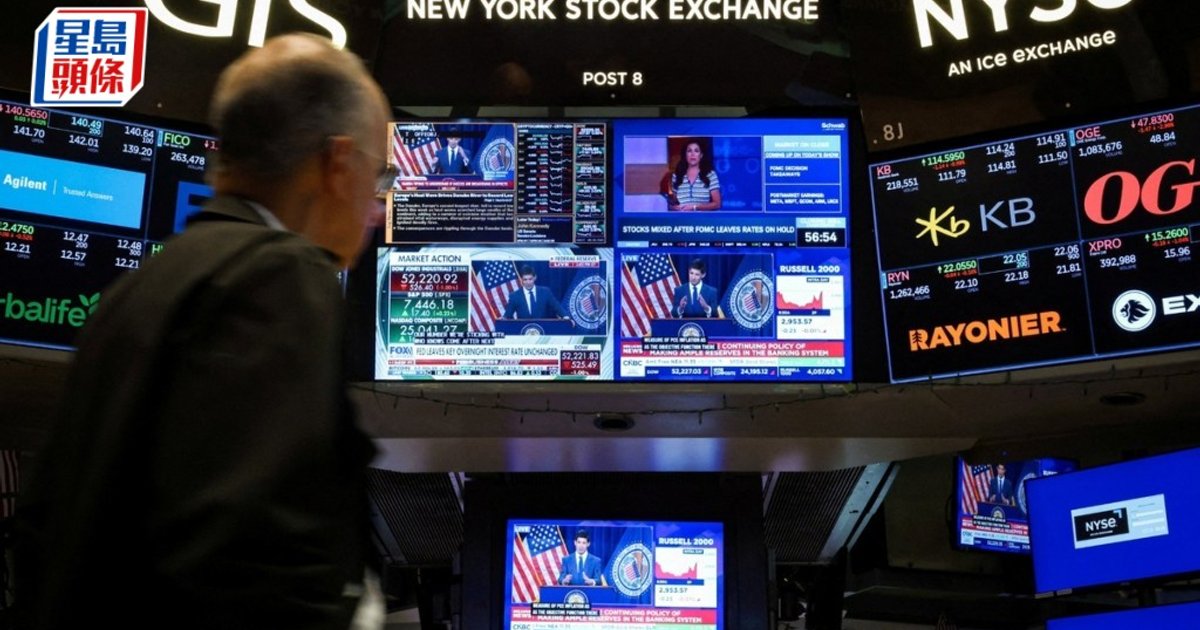 Dow Rallies as Funds Rotate Out of Tech