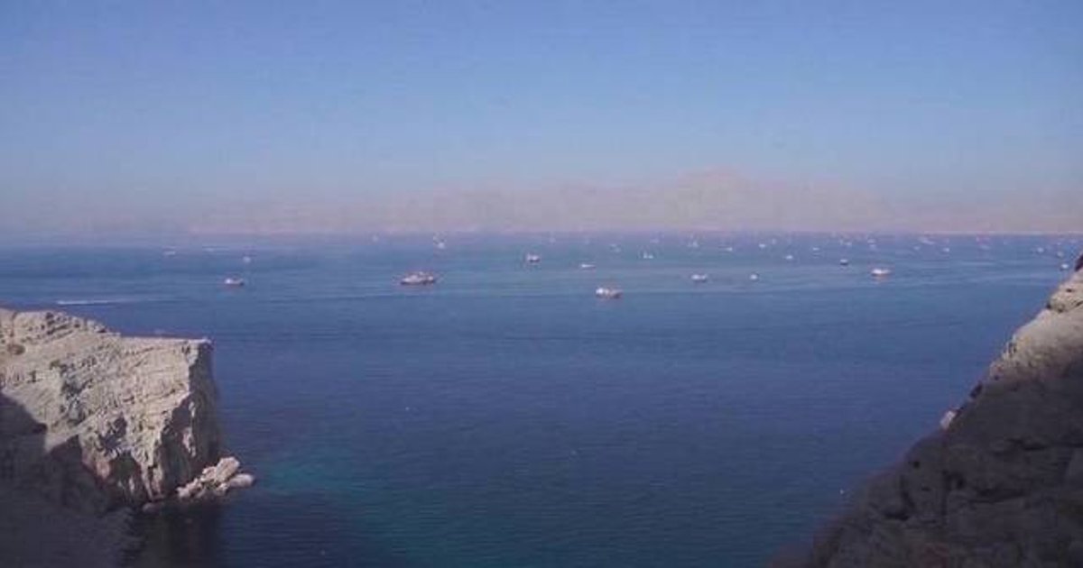 特朗普称美军完全控制霍尔木兹海峡 伊朗设条件重开水道