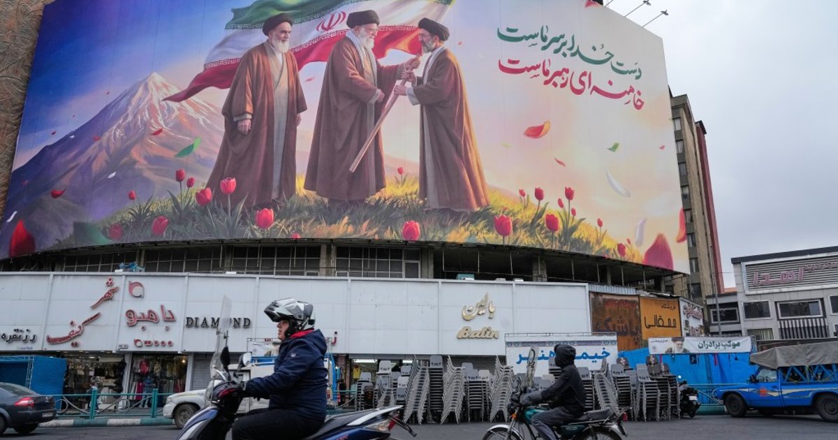 US Strikes Iranian Rocket Launchers in Strait of Hormuz; Tehran Vows Retaliation