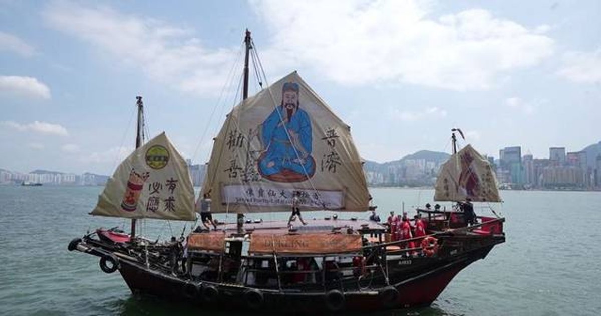 嗇色園與「鴨靈號」合作出巡 黃大仙師首度海上亮相