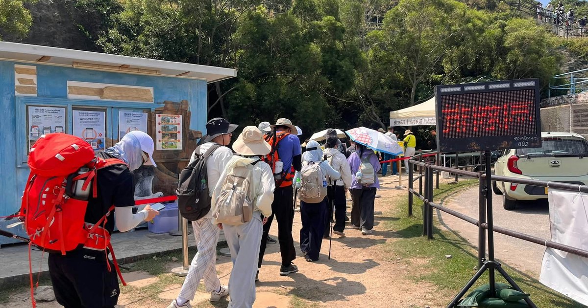 国庆黄金周展开 旅游事务专员巡视景点确保人流疏导措施就绪