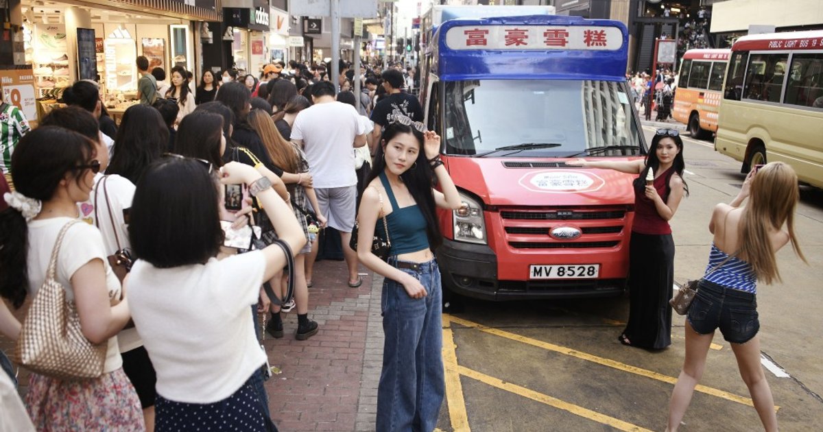 Hong Kong steps up Golden Week visitor controls