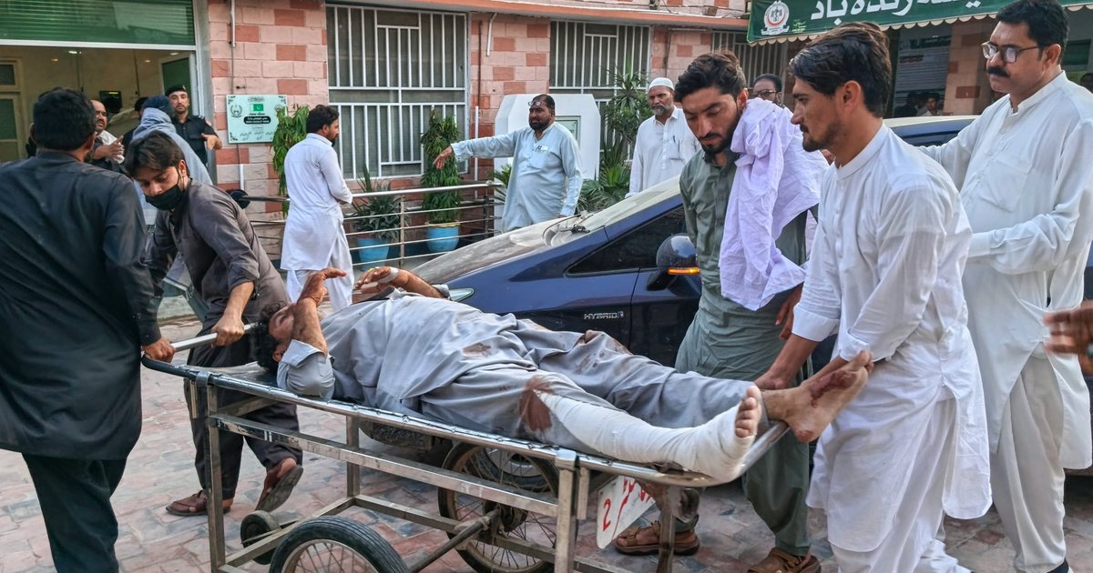 Suicide Bombing at Pakistan Police Checkpoint Kills at Least 11