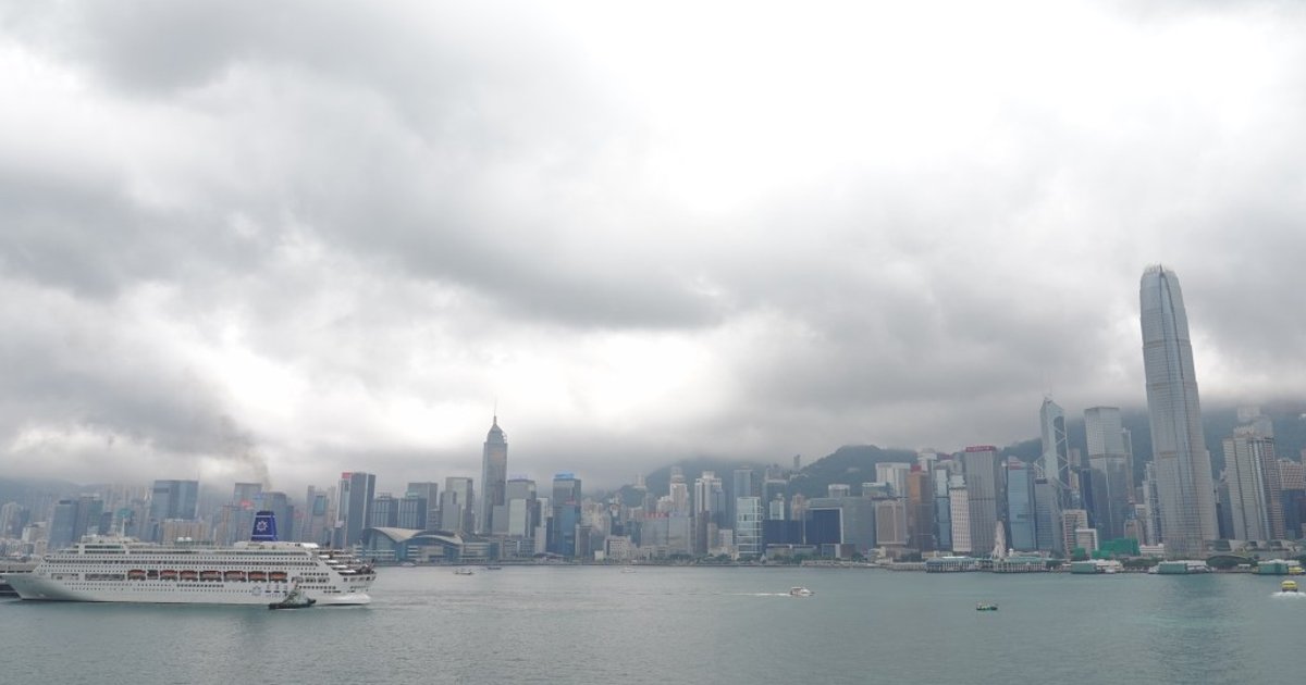 天文台預測本港溫暖有驟雨 熱帶風暴科羅旺徘徊沖繩附近