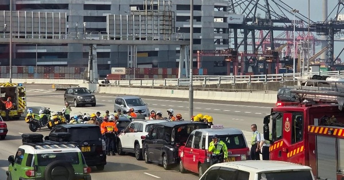 Tsing Kwai Highway Four-Vehicle Collision Injures Five Commuters