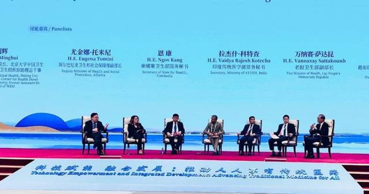 Health Secretary Lo Chung-mau Leads Delegation to Beijing World Traditional Medicine Conference
