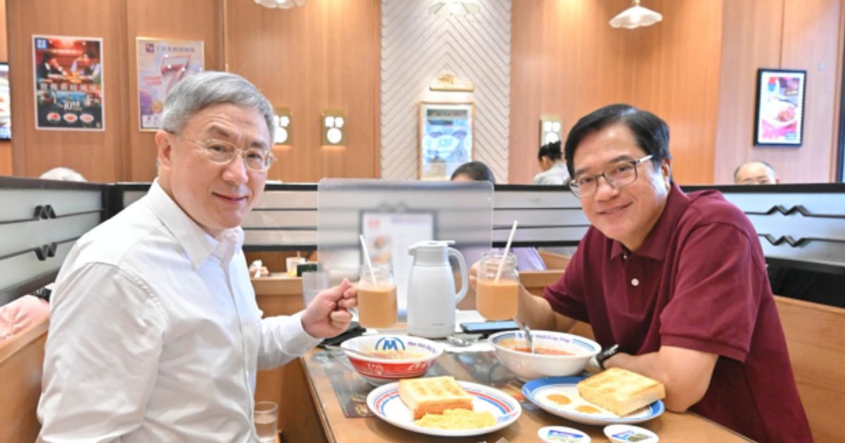 卓永興與黃偉綸灣仔嘆七折早餐 籲市民把握國慶優惠外出用餐