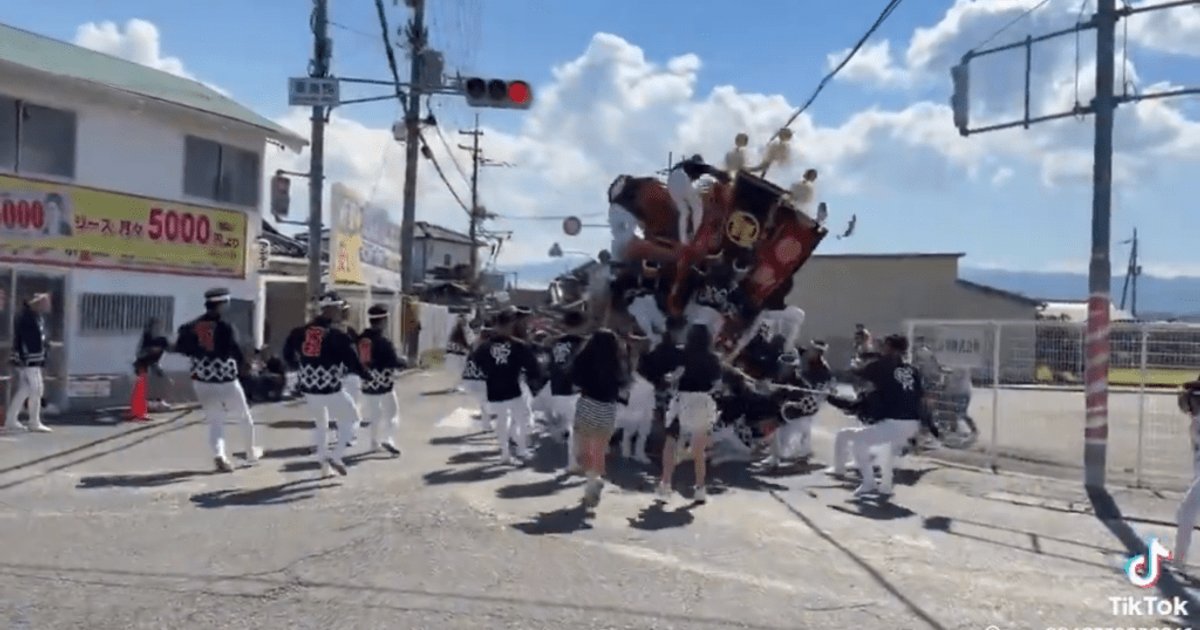 大阪地车祭两市接连翻车 致2死16伤
