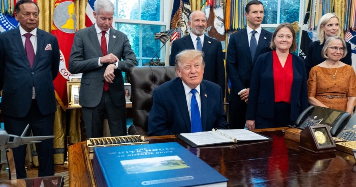 Trump Denies Asking Xi to Buy US Arms