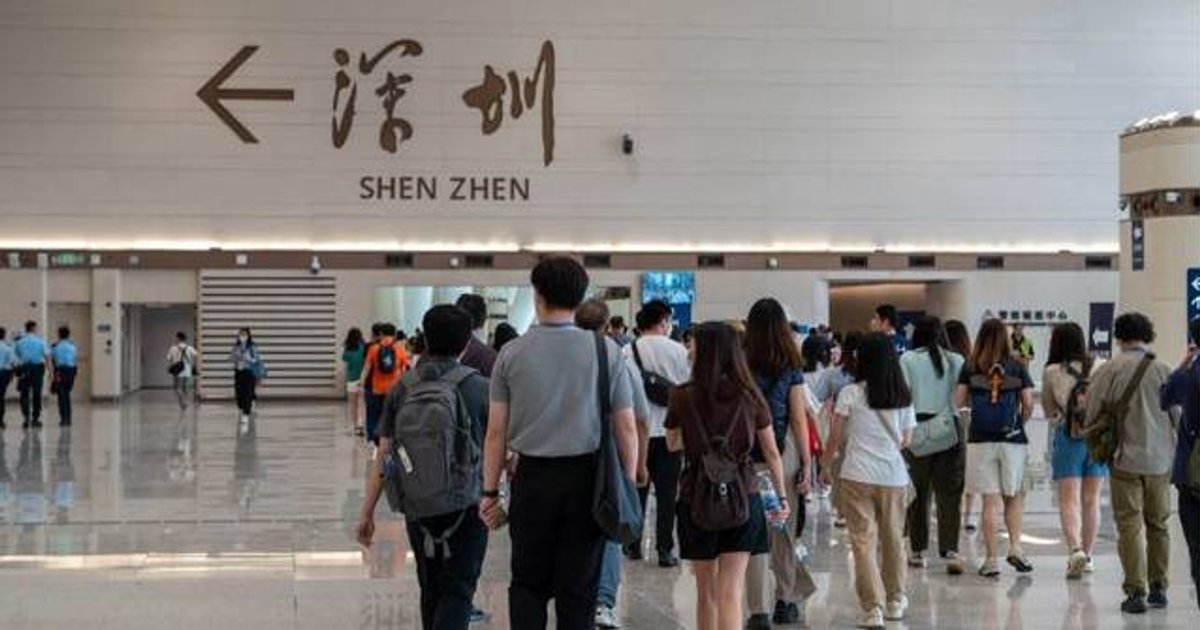 1,000 Civil Servants Join Huanggang Border Crossing Drill