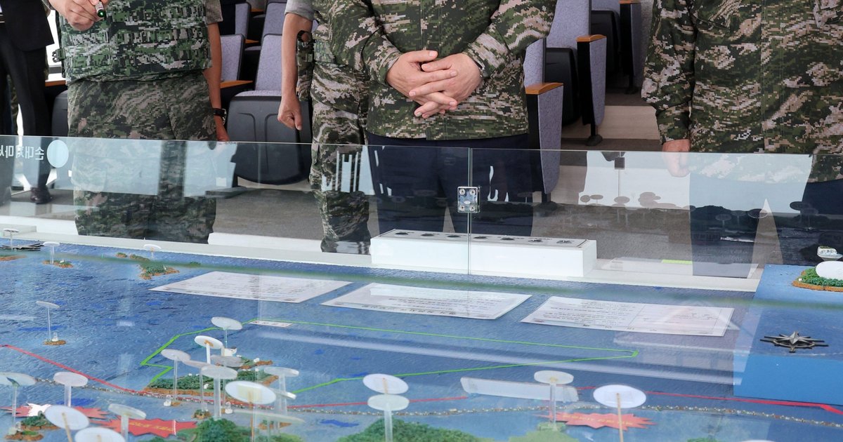 Lee urges formal Korean War end talks