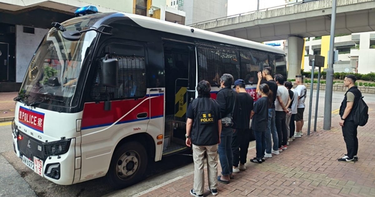 香港警方三日反黑拘429人 缴毒品现金武器
