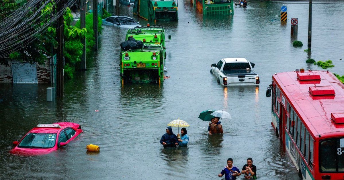 曼谷暴雨成灾全市50区进入灾害状态 逾8.4万人受影响 军方万人救灾