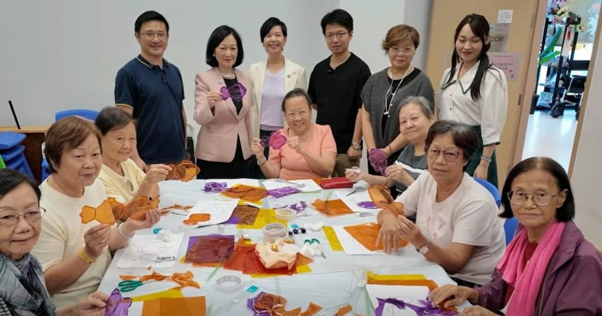 中秋前夕訪過渡屋 何永賢夥葉劉淑儀探訪博愛江夏圍村