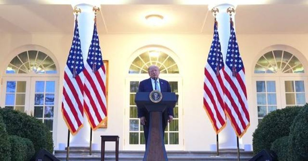 Trump Says Iran War at Crossroads, Eyes Decision on Restarting Large-Scale Attacks