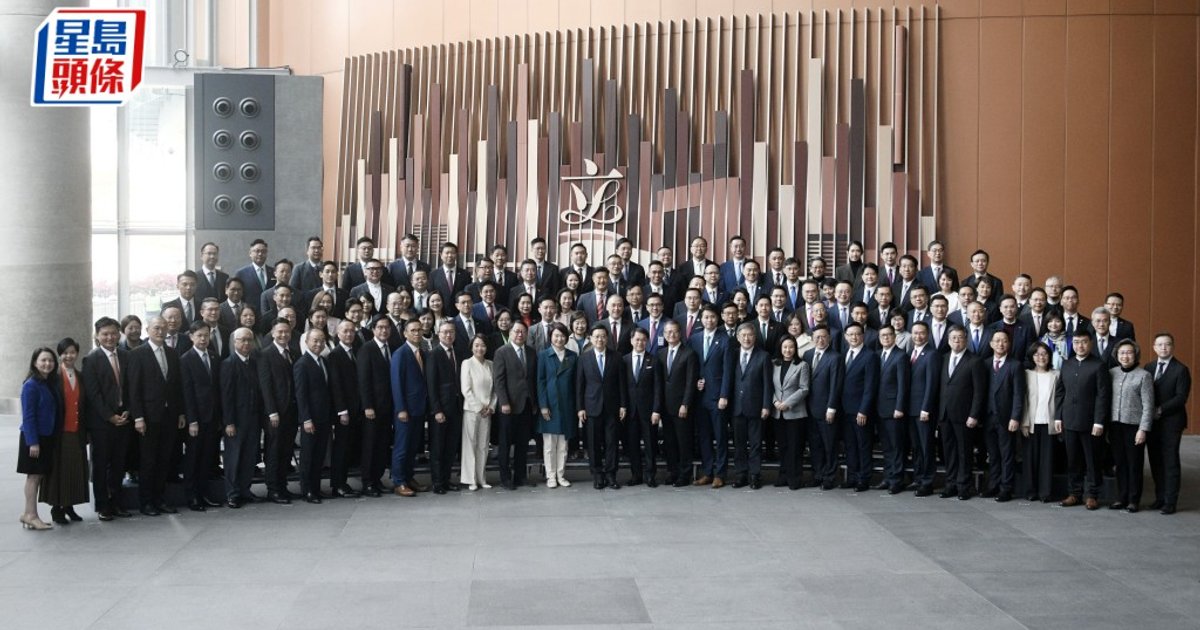 CPPCC lawmakers rush back for policy address