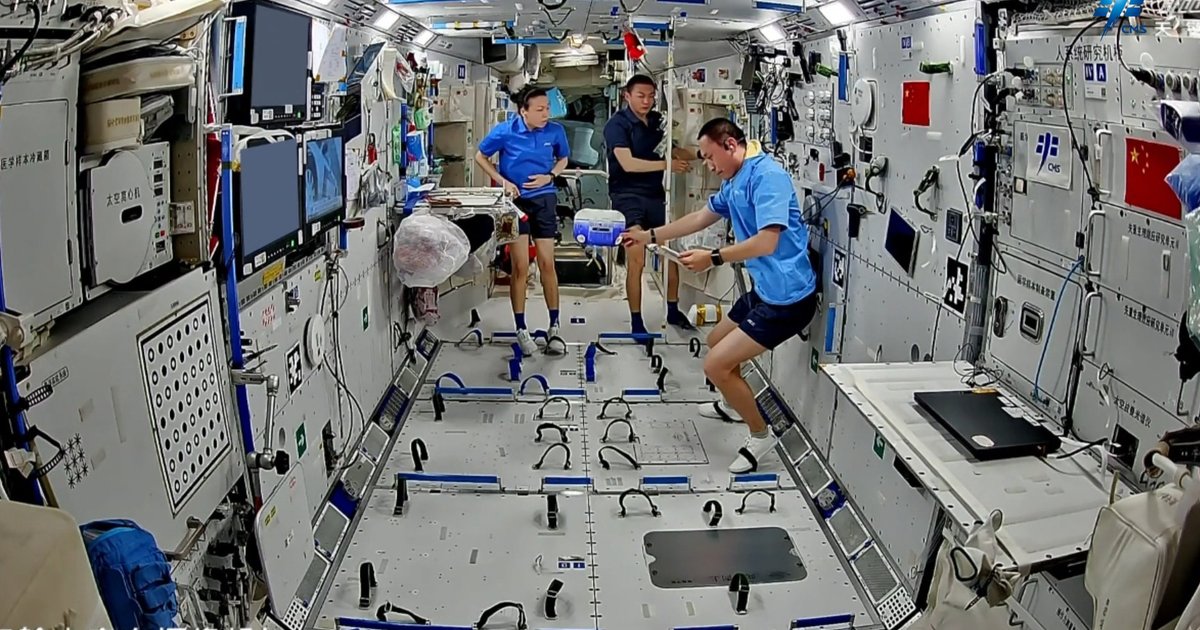 神舟二十三号｜黎家盈协同队友完成出舱活动　太阳翼维修确保空间站供电