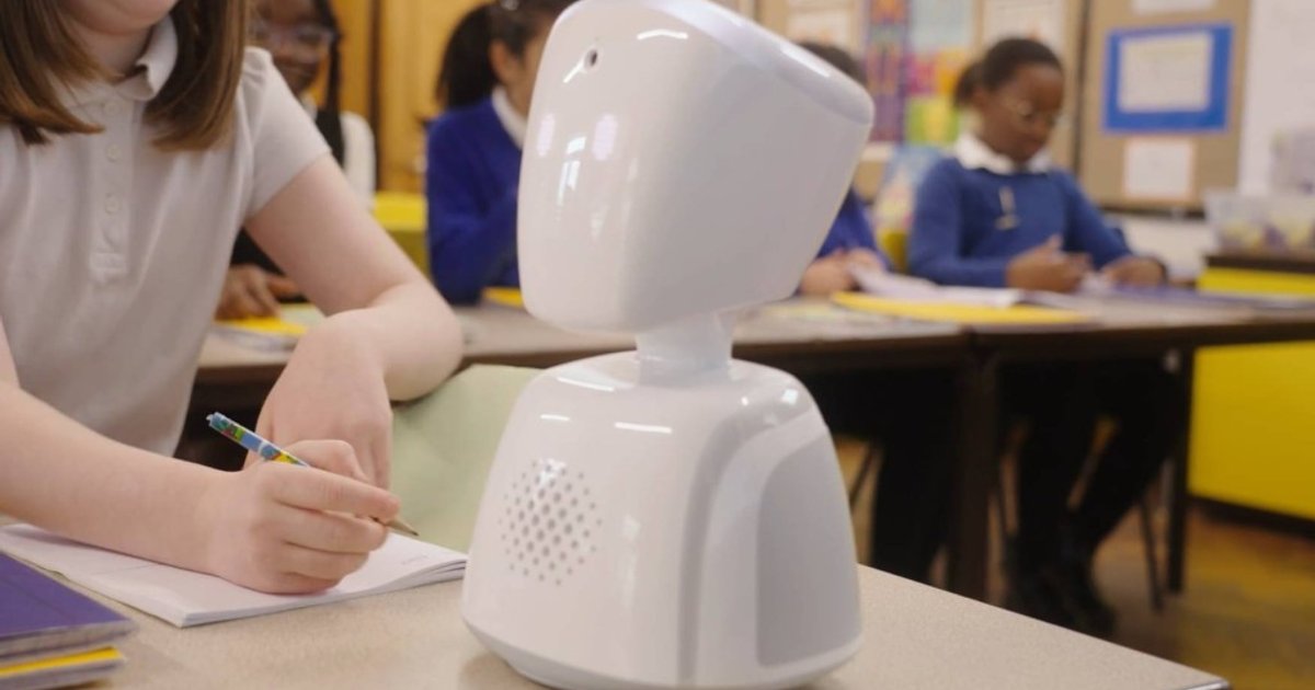 英学校引入机器人助焦虑学生远程上课 近八成缺课生重返校园