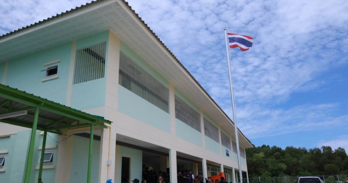 Thai policeman kills teacher wife at kindergarten