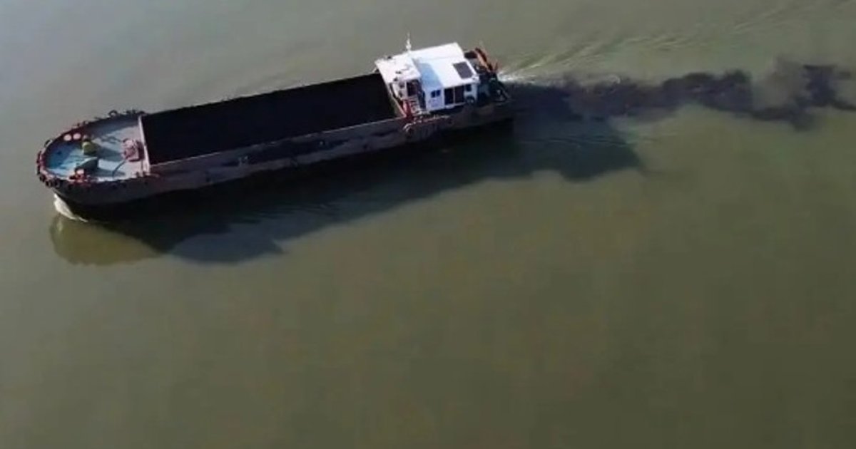 Two Companies Probed Over Illegal Waste Dumping in Yangtze River Near Wuhan