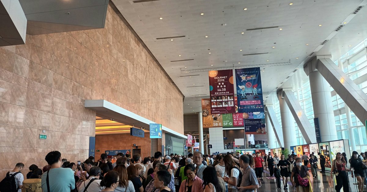 Hong Kong Food Expo Sees Cautious Spending as Merchants Adapt Strategies