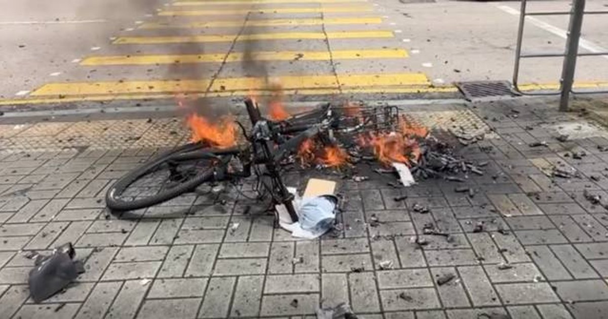 天水圍外賣電動單車爆炸起火 全車焚毀無人傷 疑電池過熱肇禍