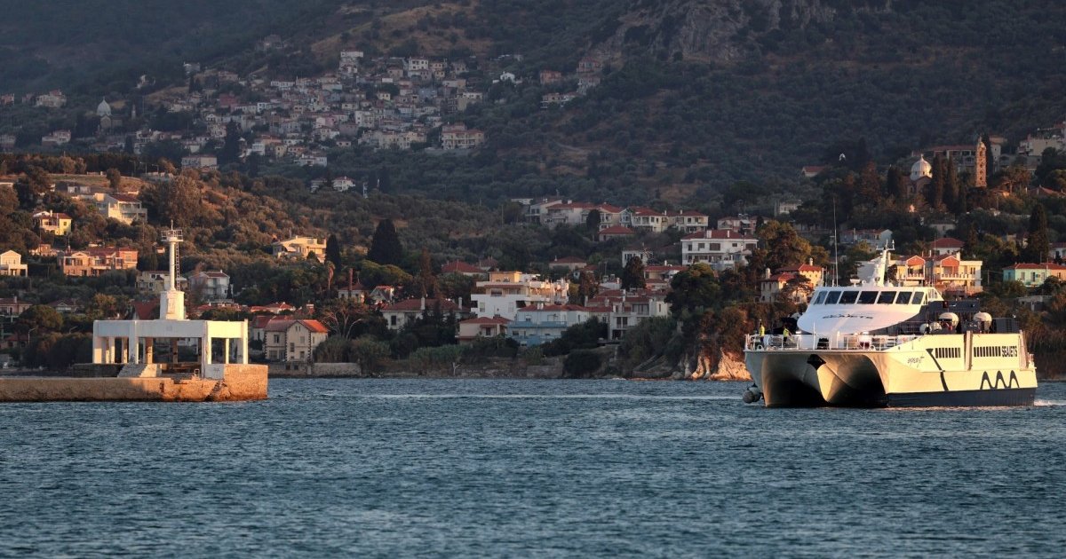 Migrant Boat Sinks Off Greece; One Dead, 25 Missing Near Crete
