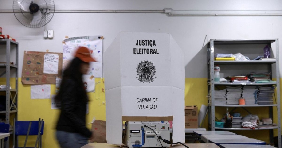 Brazil halts vote count after court extends polling