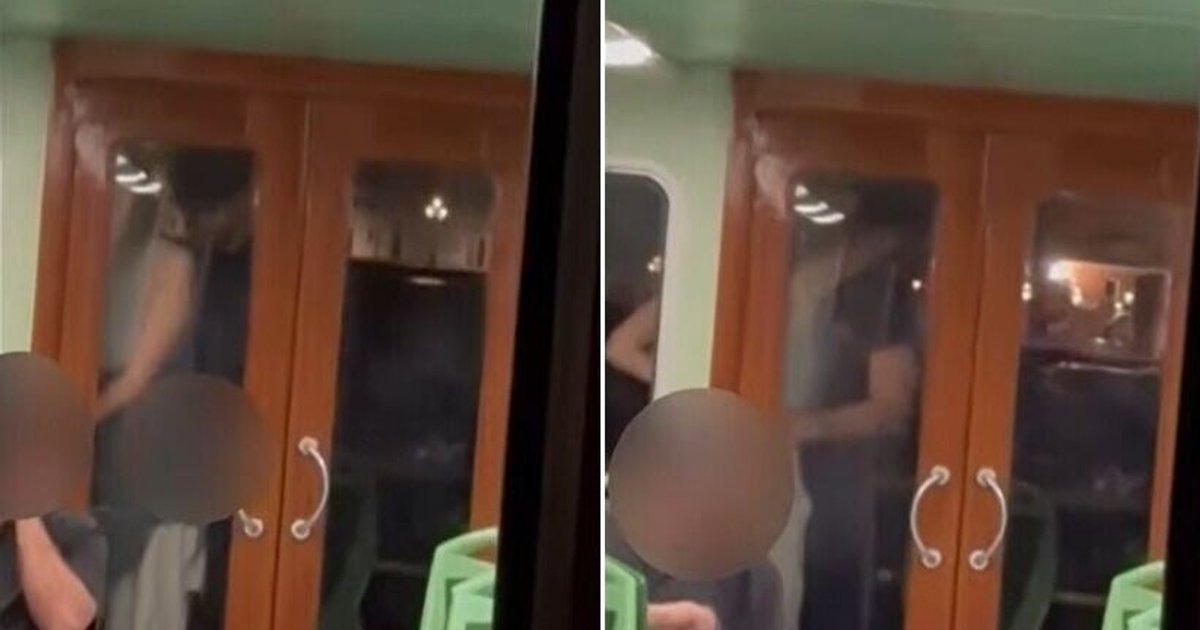 情侣威尼斯水上巴士当众亲热被拍 乘客隔玻璃门摄下全程网上疯传