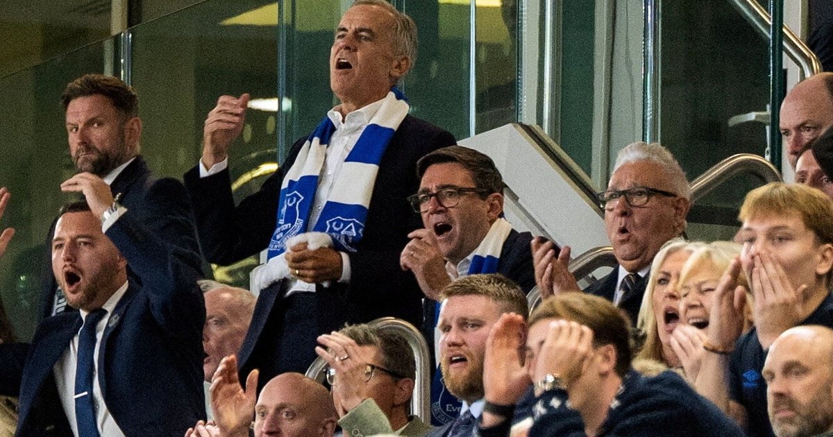 UK PM Andy Burnham Calls for Lifting Football Stadium Alcohol Ban as 'Discrimination'