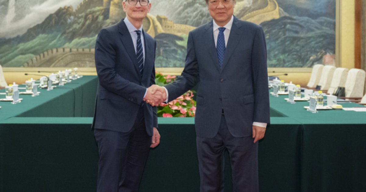 何立峰会见库克　欢迎科技企业深化对华合作