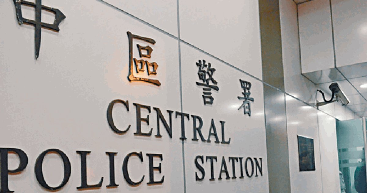 红棉路私家车撞交通灯 26岁司机涉酒驾被捕