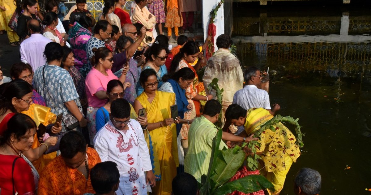 Kolkata Stampede at Durga Puja Festival Kills at Least 17, Injures 25