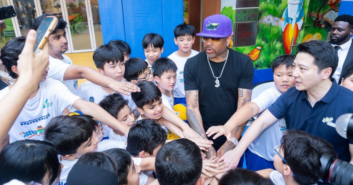 Basketball Legend Allen Iverson Inspires Students at Hong Kong Primary School