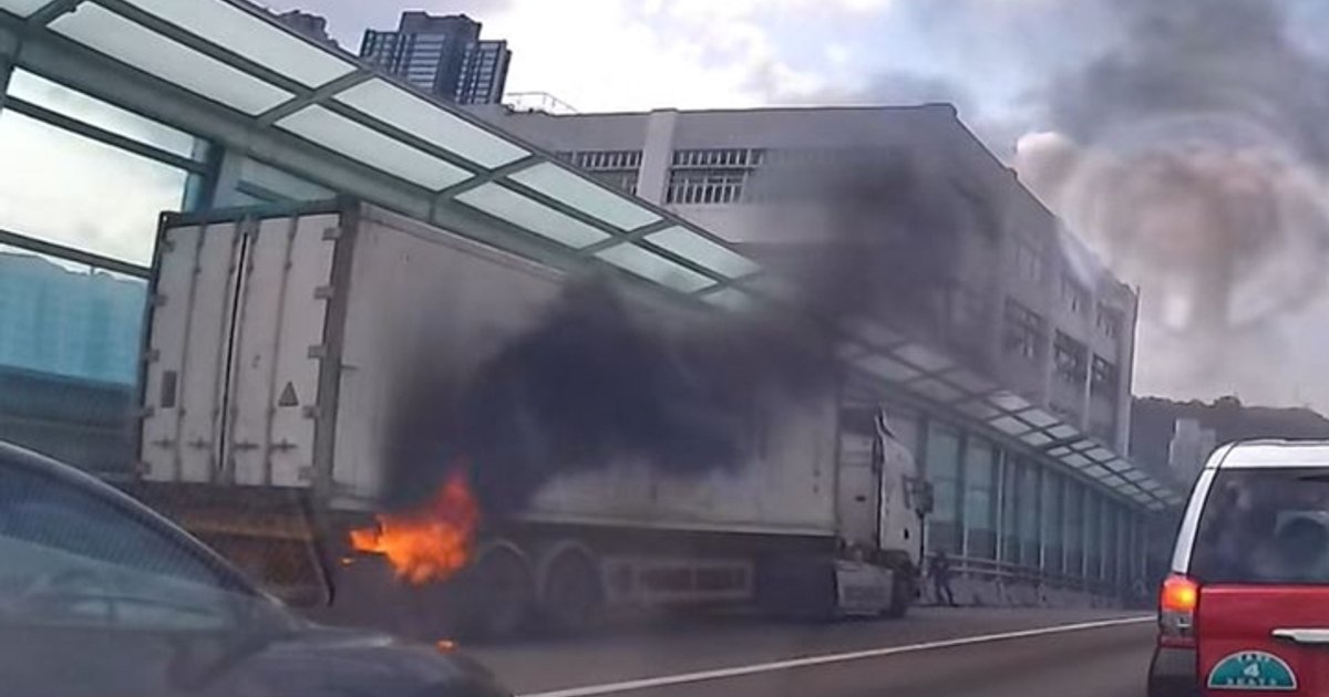 青沙公路貨車車轆過熱起火冒濃煙 司機及時逃生