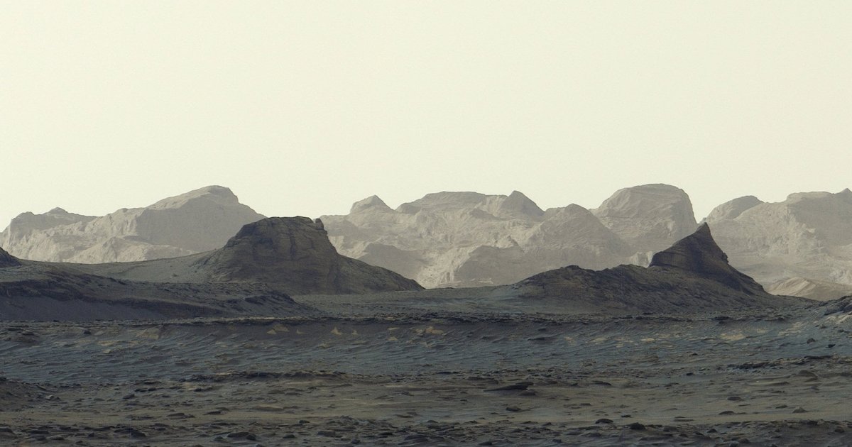 NASA's Curiosity Rover Captures Stunning Dawn Image on Mars