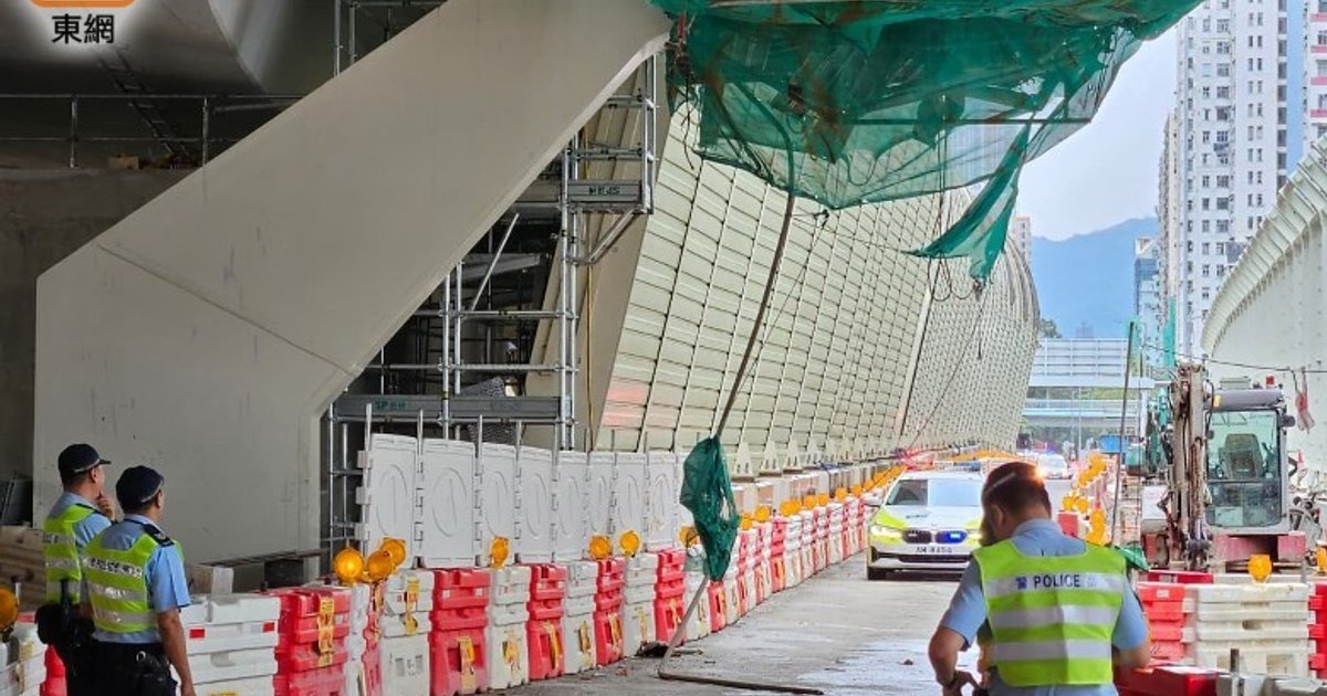油麻地渡船街天桥棚架倒塌 往尖沙咀全线封闭
