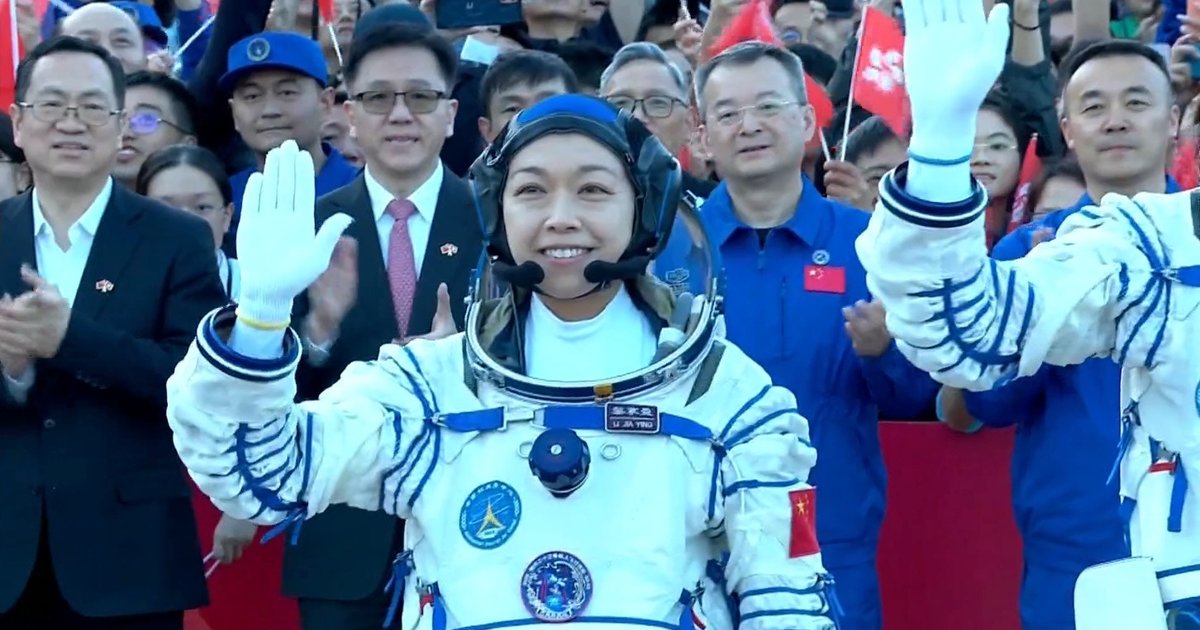 Tiangong Classroom Connects Hong Kong, Macau Students with Shenzhou-20 Astronauts