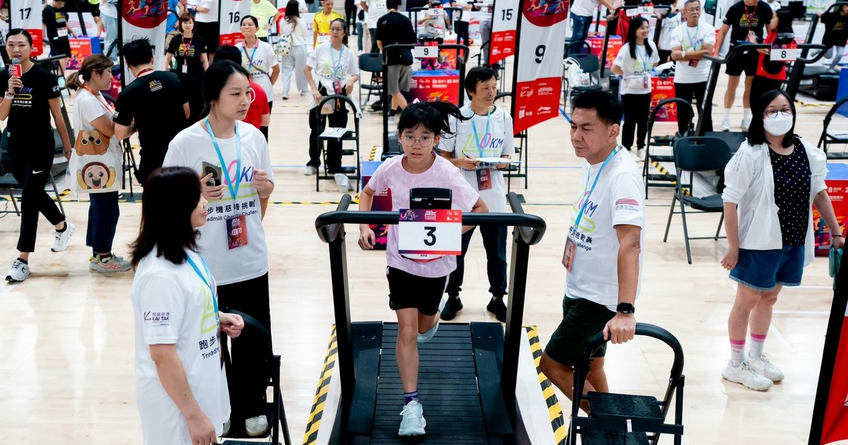 飞越启德100KM亲子杯吸引不同组合 超马跑手携12岁子夺冠