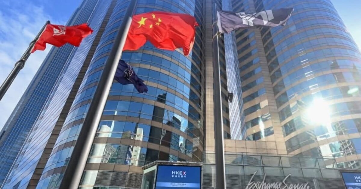 Hong Kong Stocks Tumble 344 Points as Mainland Markets Resume After Holiday