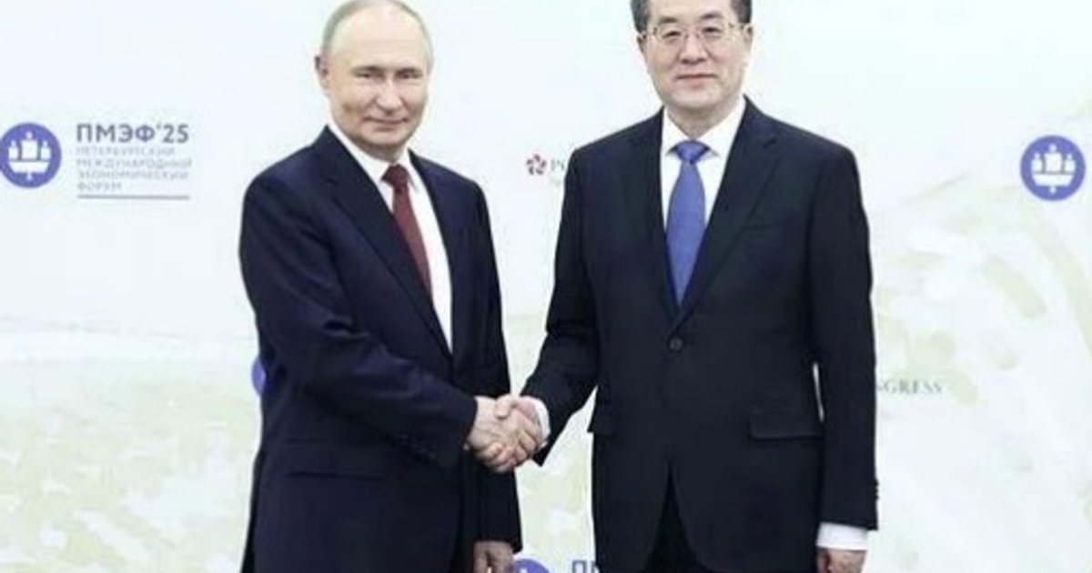 Ding Xuexiang Meets Putin at Vladivostok Forum