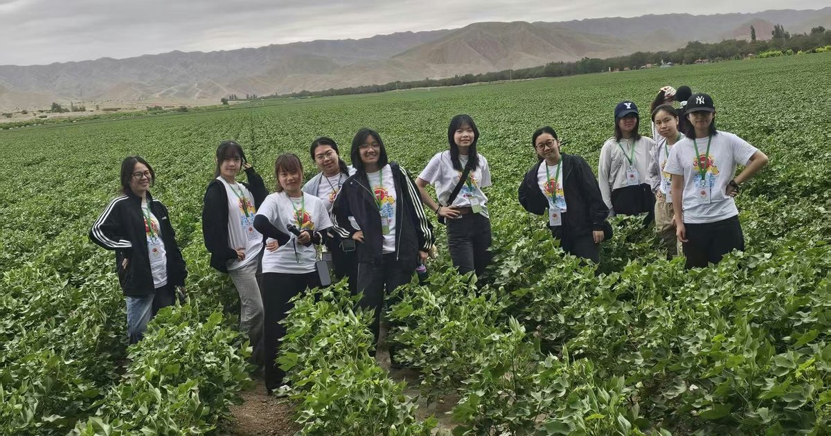 Hong Kong Students Discover High-Tech Xinjiang Agriculture, Shedding Western Stereotypes